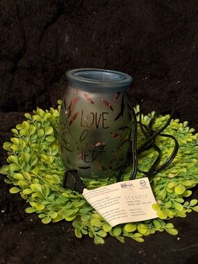 Scentsy 'Love Lives Here' Leaf Cutout Warmer